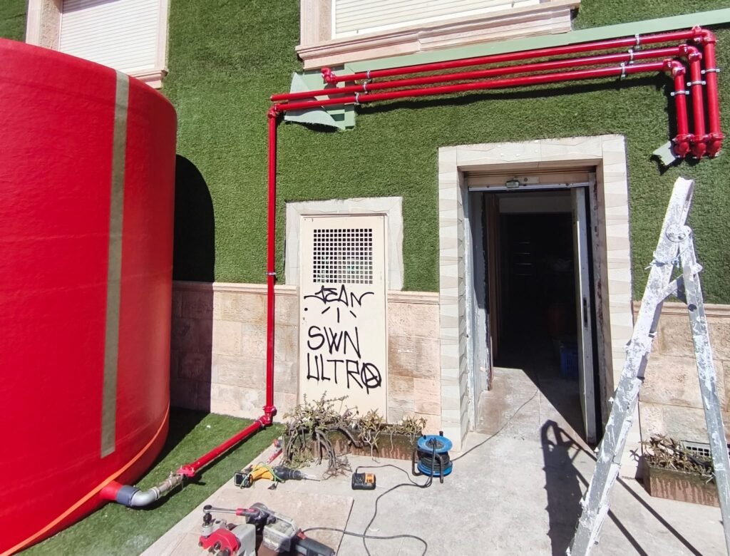 Instalación de mangueras contra incendios BIE en restaurante en Valencia por Firehood